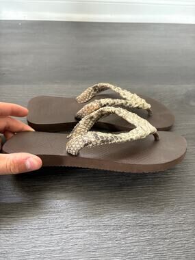 Justified Hunt Python Flip Flops Size 8